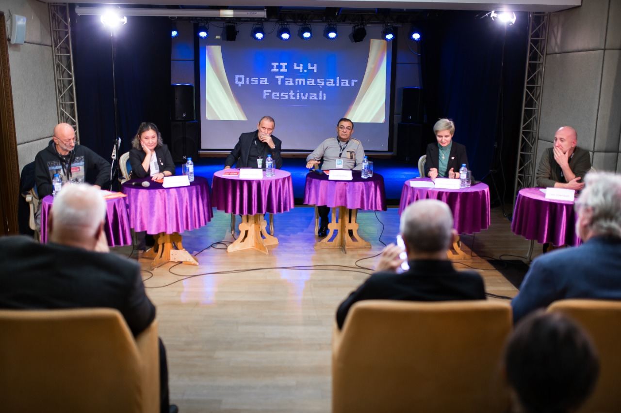 В Баку показали необычный чемодан … с бедами (ФОТО)