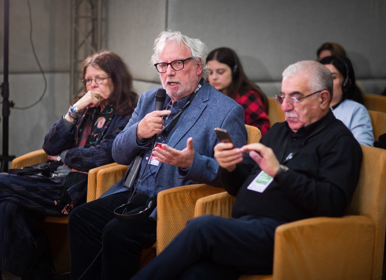 В Баку показали необычный чемодан … с бедами (ФОТО)