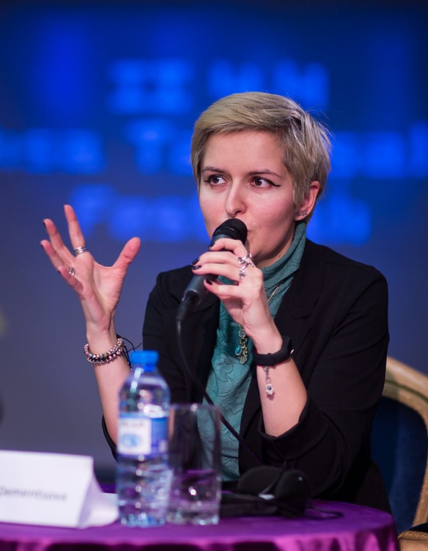 В Баку показали необычный чемодан … с бедами (ФОТО)