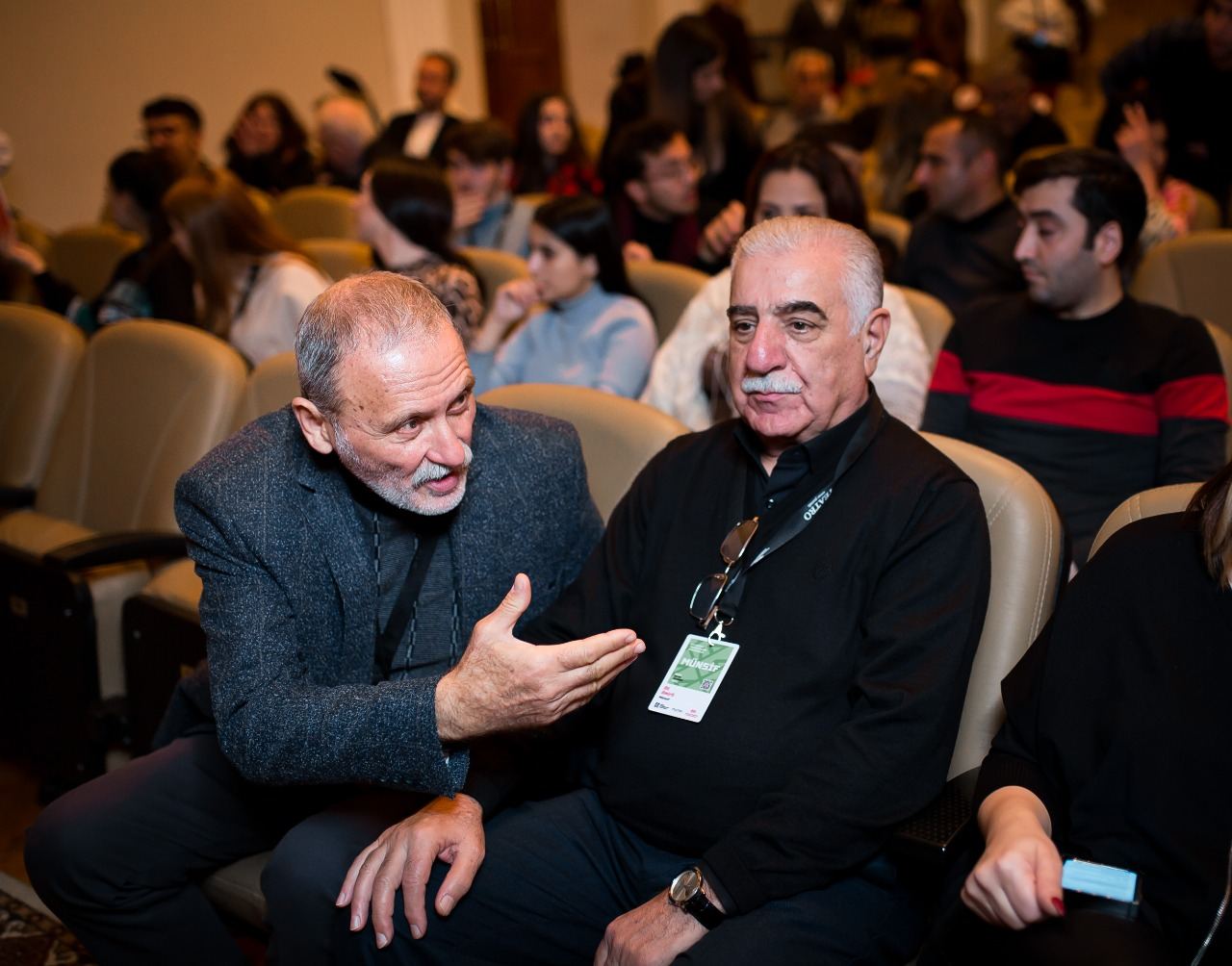 В Баку показали необычный чемодан … с бедами (ФОТО)