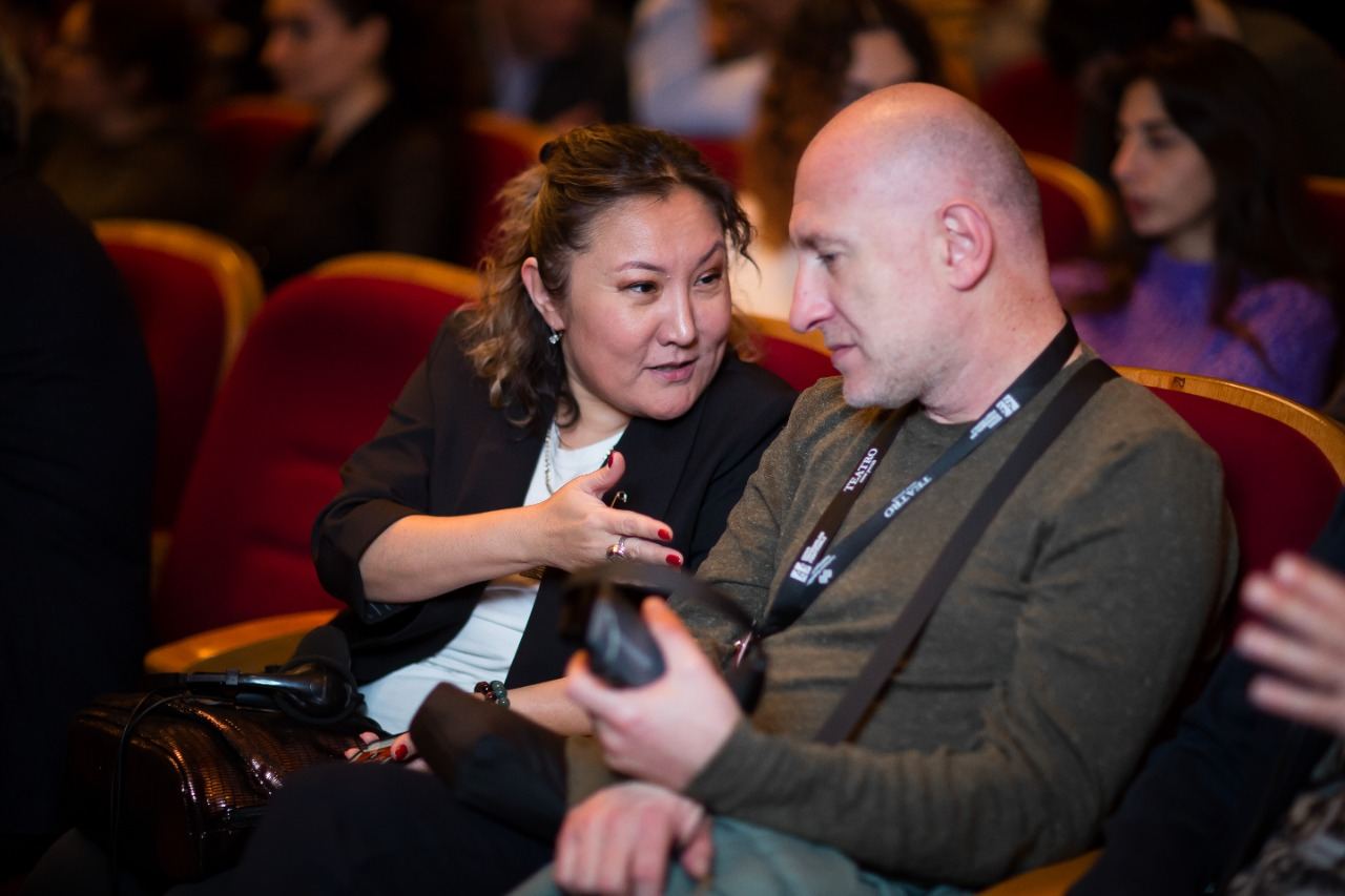 В Баку показали необычный чемодан … с бедами (ФОТО)