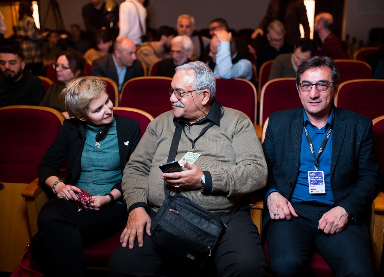 В Баку показали необычный чемодан … с бедами (ФОТО)