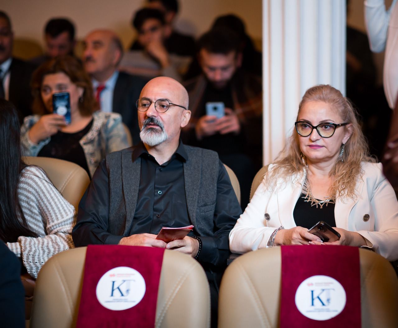 В Баку показали необычный чемодан … с бедами (ФОТО)