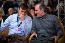 В Баку показали необычный чемодан … с бедами (ФОТО)