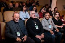 В Баку показали необычный чемодан … с бедами (ФОТО)