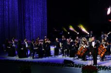 Внучка Шовкет Алекперовой – Шовкет исполняет "Шовкет". 100-летие легендарной певицы во Дворце Гейдара Алиева (ВИДЕО, ФОТО)