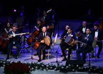 Внучка Шовкет Алекперовой – Шовкет исполняет "Шовкет". 100-летие легендарной певицы во Дворце Гейдара Алиева (ВИДЕО, ФОТО)