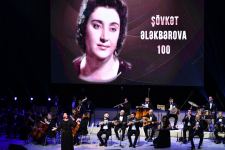 Внучка Шовкет Алекперовой – Шовкет исполняет "Шовкет". 100-летие легендарной певицы во Дворце Гейдара Алиева (ВИДЕО, ФОТО)