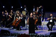 Внучка Шовкет Алекперовой – Шовкет исполняет "Шовкет". 100-летие легендарной певицы во Дворце Гейдара Алиева (ВИДЕО, ФОТО)