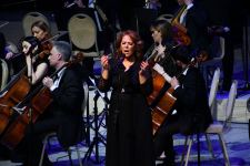 Внучка Шовкет Алекперовой – Шовкет исполняет "Шовкет". 100-летие легендарной певицы во Дворце Гейдара Алиева (ВИДЕО, ФОТО)