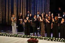 Внучка Шовкет Алекперовой – Шовкет исполняет "Шовкет". 100-летие легендарной певицы во Дворце Гейдара Алиева (ВИДЕО, ФОТО)