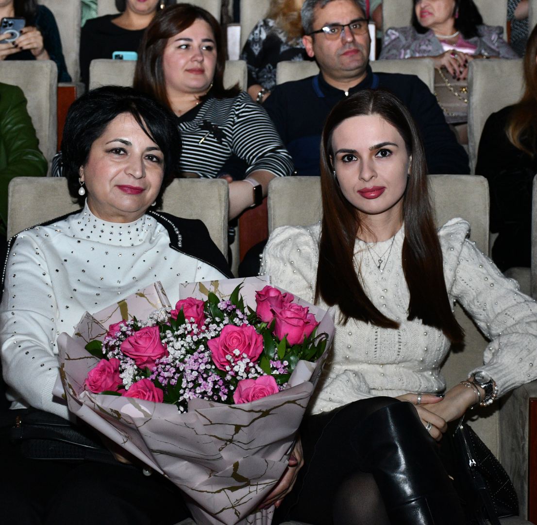 Внучка Шовкет Алекперовой – Шовкет исполняет "Шовкет". 100-летие легендарной певицы во Дворце Гейдара Алиева (ВИДЕО, ФОТО)