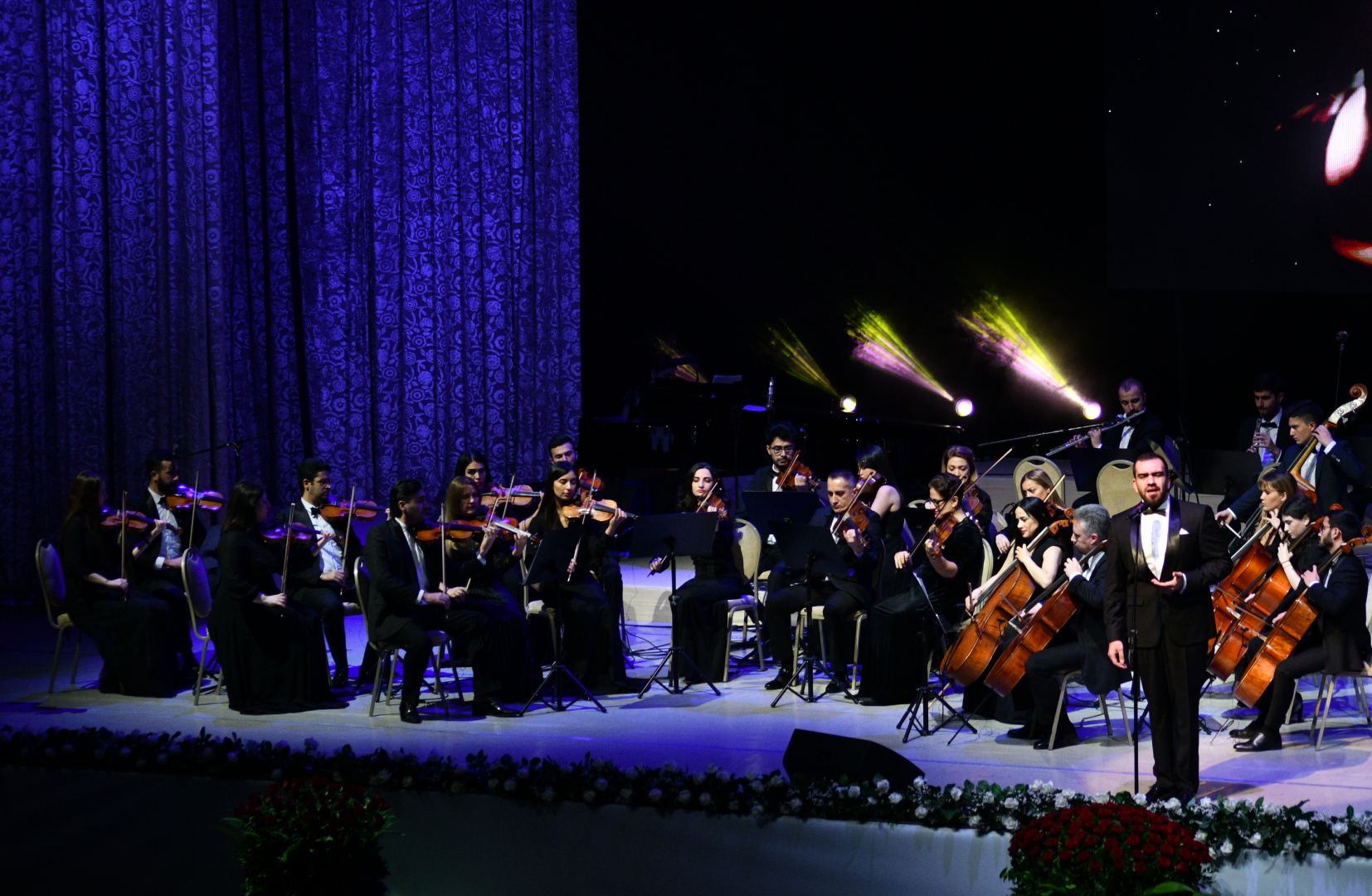 Внучка Шовкет Алекперовой – Шовкет исполняет "Шовкет". 100-летие легендарной певицы во Дворце Гейдара Алиева (ВИДЕО, ФОТО)