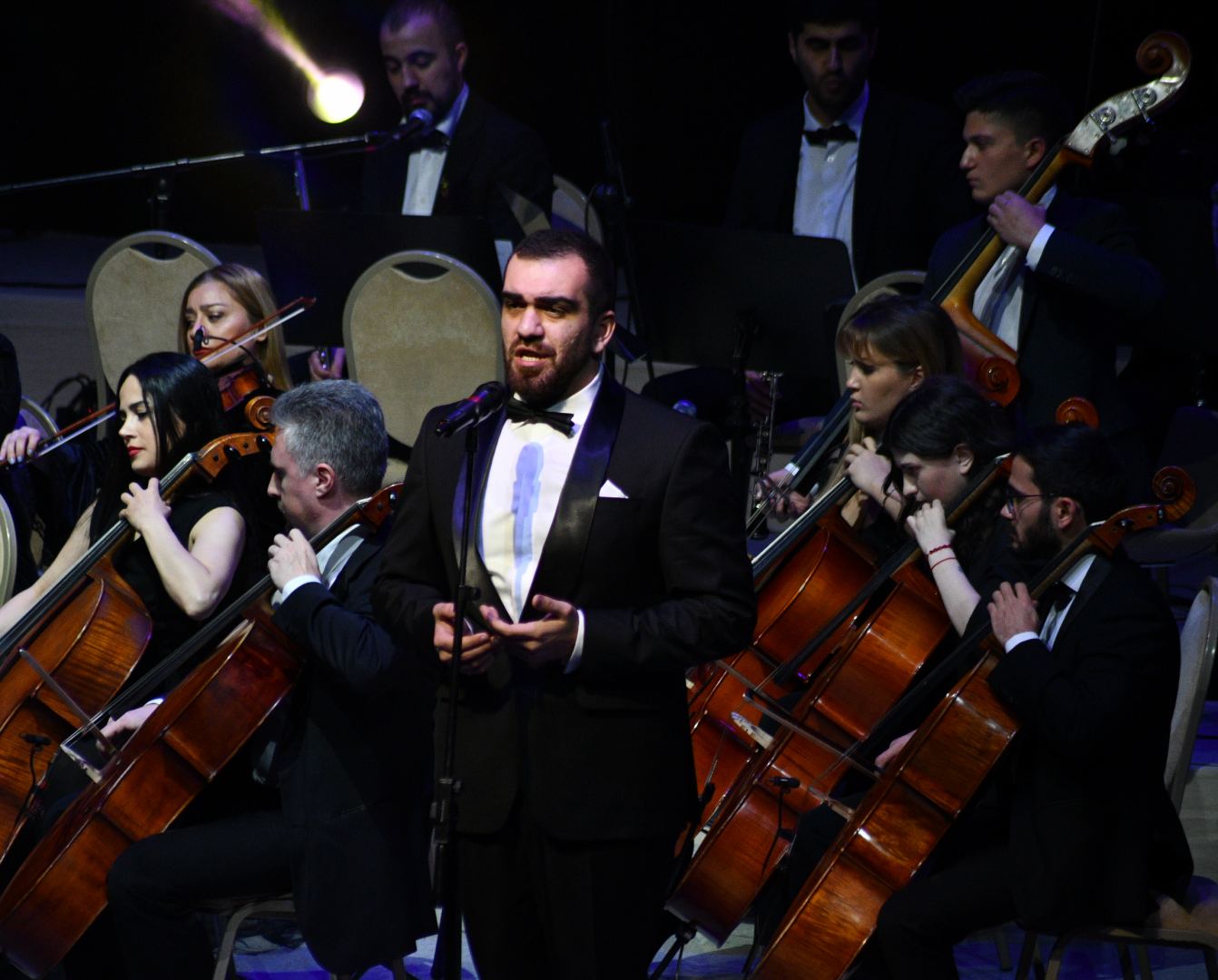 Внучка Шовкет Алекперовой – Шовкет исполняет "Шовкет". 100-летие легендарной певицы во Дворце Гейдара Алиева (ВИДЕО, ФОТО)