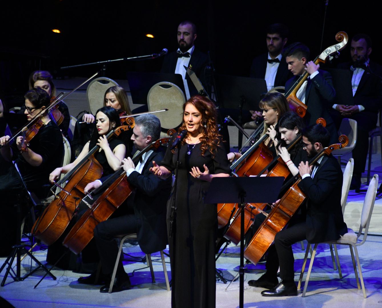 Внучка Шовкет Алекперовой – Шовкет исполняет "Шовкет". 100-летие легендарной певицы во Дворце Гейдара Алиева (ВИДЕО, ФОТО)