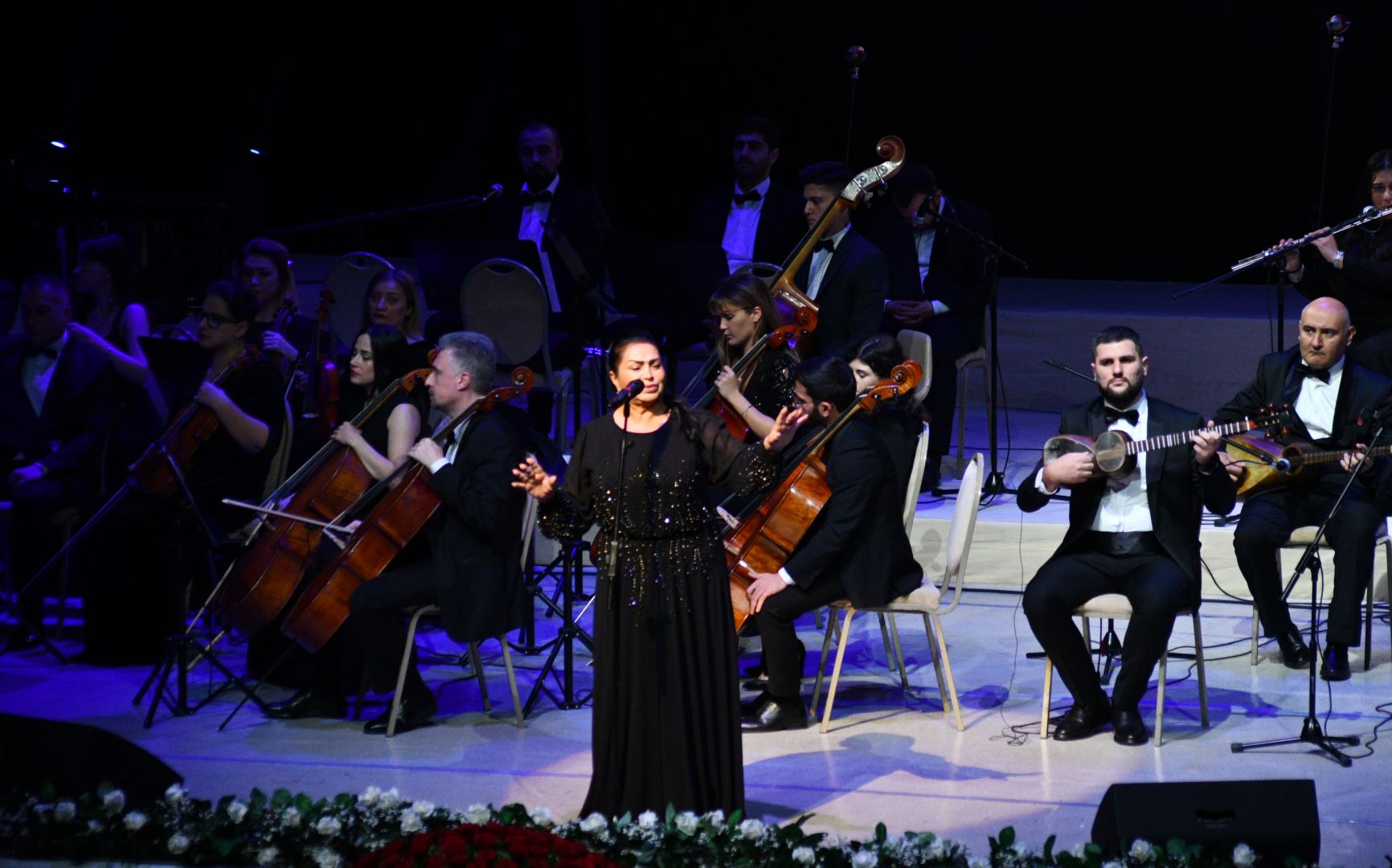 Внучка Шовкет Алекперовой – Шовкет исполняет "Шовкет". 100-летие легендарной певицы во Дворце Гейдара Алиева (ВИДЕО, ФОТО)