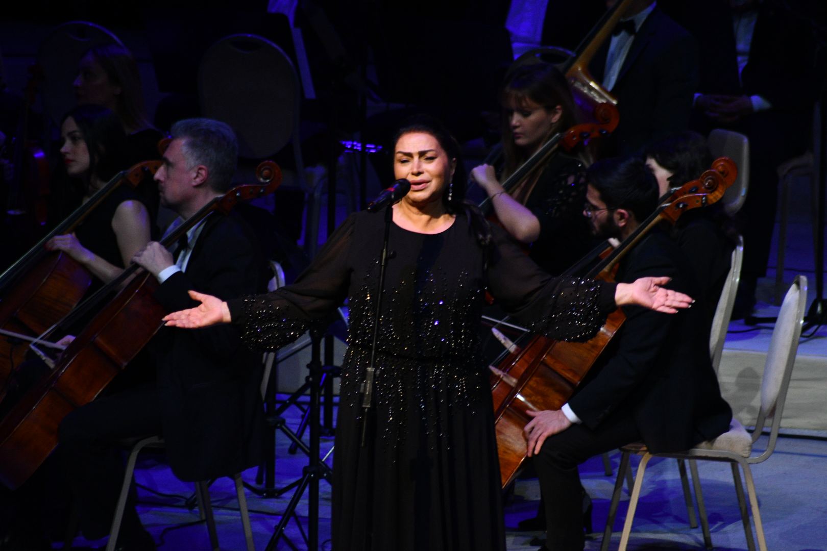 Внучка Шовкет Алекперовой – Шовкет исполняет "Шовкет". 100-летие легендарной певицы во Дворце Гейдара Алиева (ВИДЕО, ФОТО)