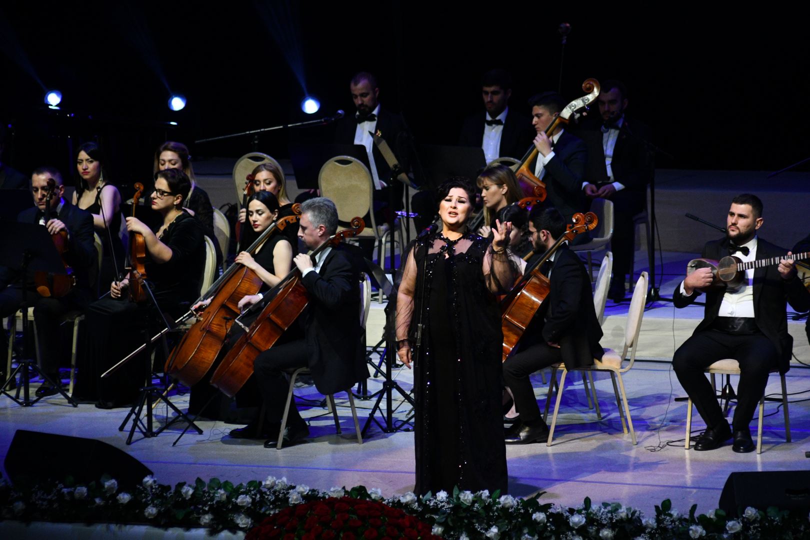 Внучка Шовкет Алекперовой – Шовкет исполняет "Шовкет". 100-летие легендарной певицы во Дворце Гейдара Алиева (ВИДЕО, ФОТО)