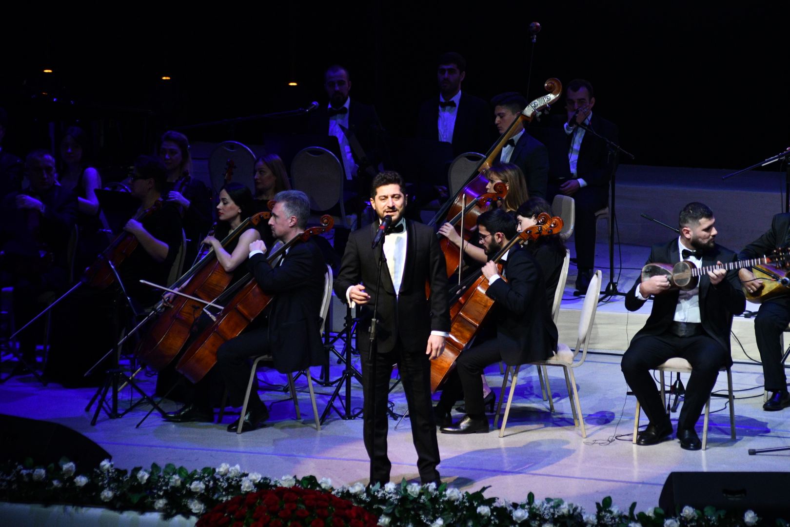 Внучка Шовкет Алекперовой – Шовкет исполняет "Шовкет". 100-летие легендарной певицы во Дворце Гейдара Алиева (ВИДЕО, ФОТО)