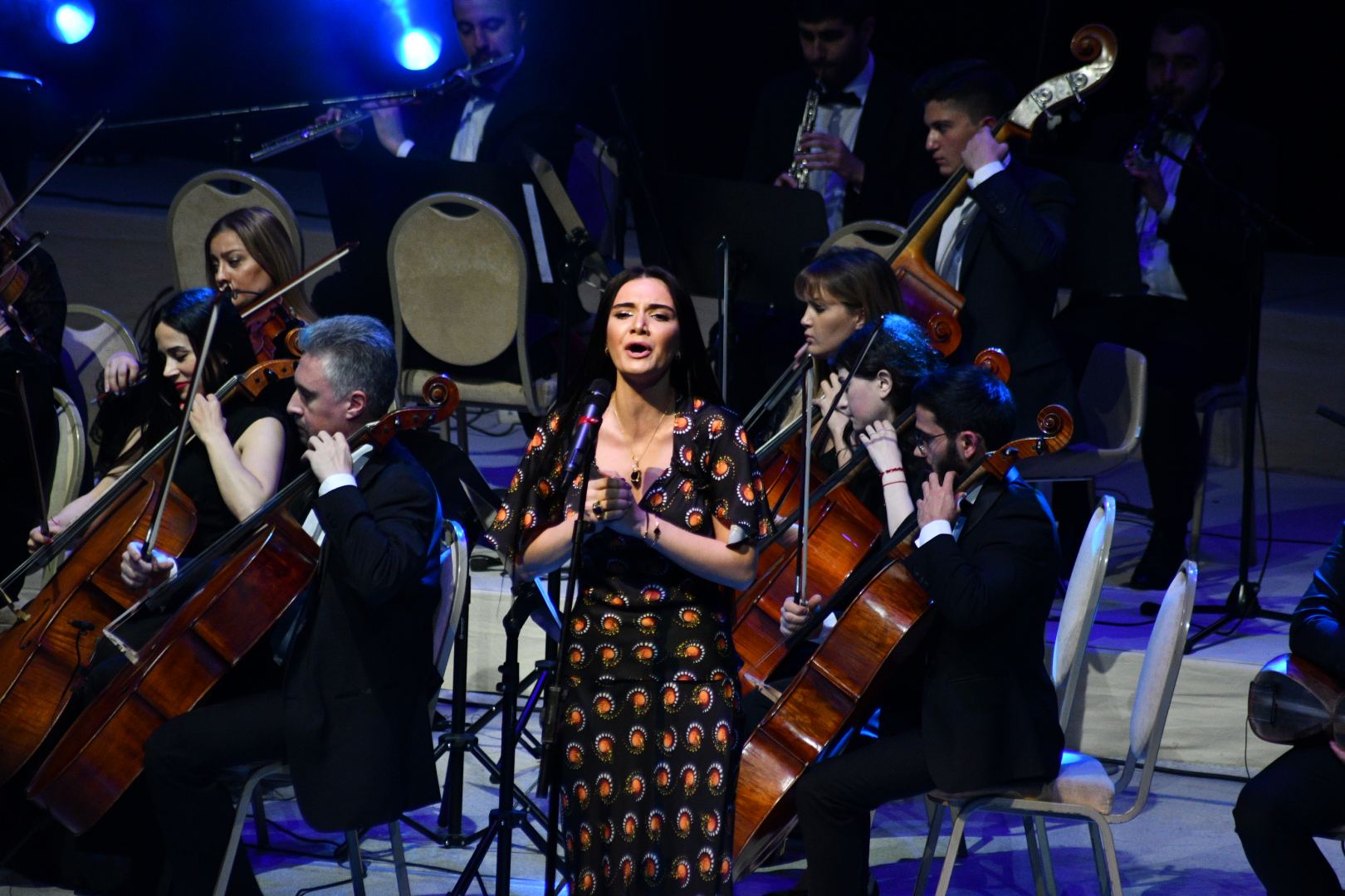 Внучка Шовкет Алекперовой – Шовкет исполняет "Шовкет". 100-летие легендарной певицы во Дворце Гейдара Алиева (ВИДЕО, ФОТО)
