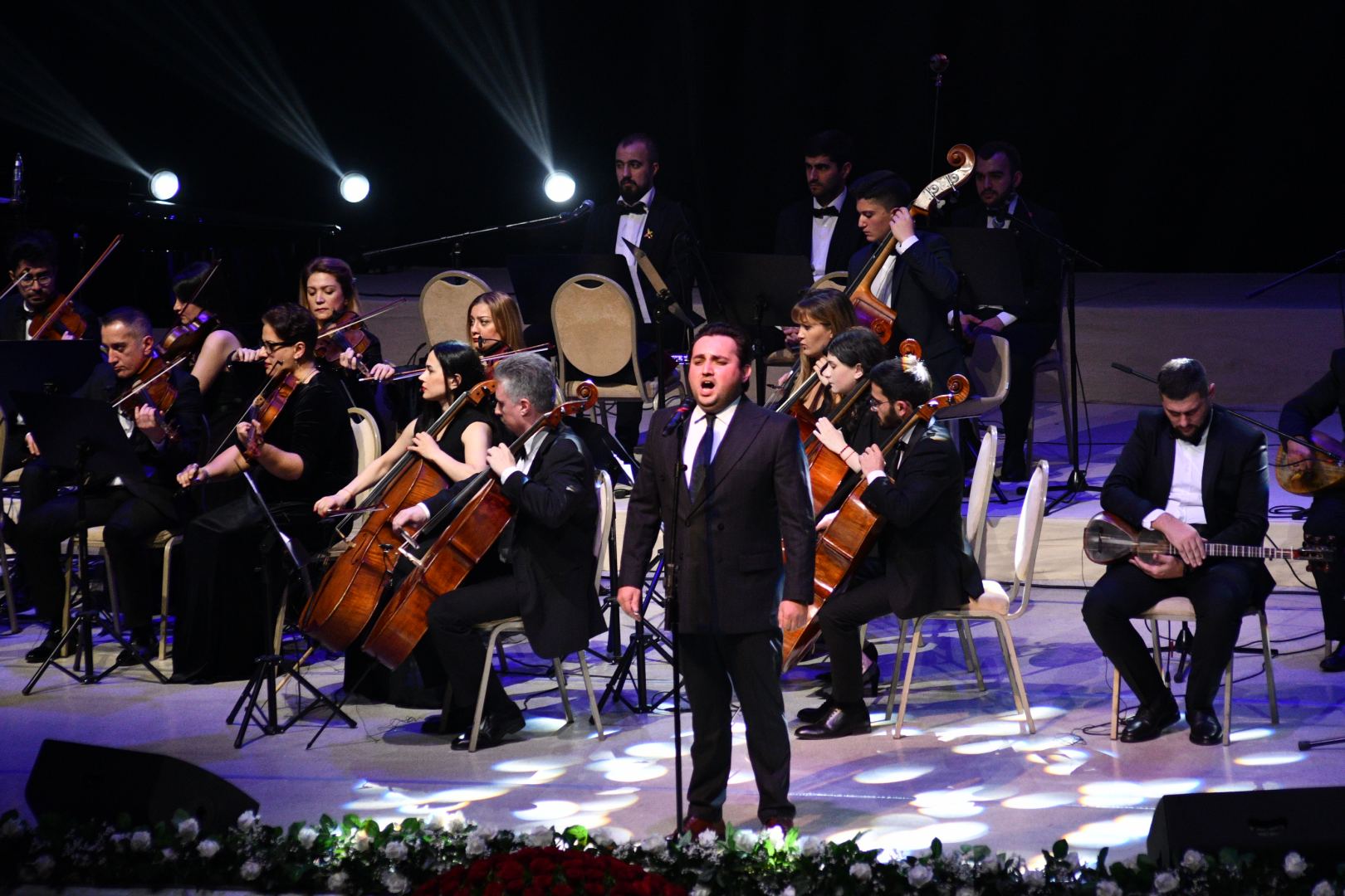 Внучка Шовкет Алекперовой – Шовкет исполняет "Шовкет". 100-летие легендарной певицы во Дворце Гейдара Алиева (ВИДЕО, ФОТО)