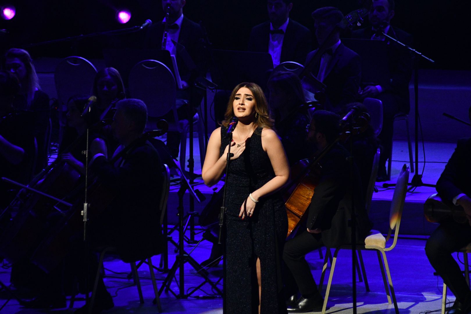 Внучка Шовкет Алекперовой – Шовкет исполняет "Шовкет". 100-летие легендарной певицы во Дворце Гейдара Алиева (ВИДЕО, ФОТО)