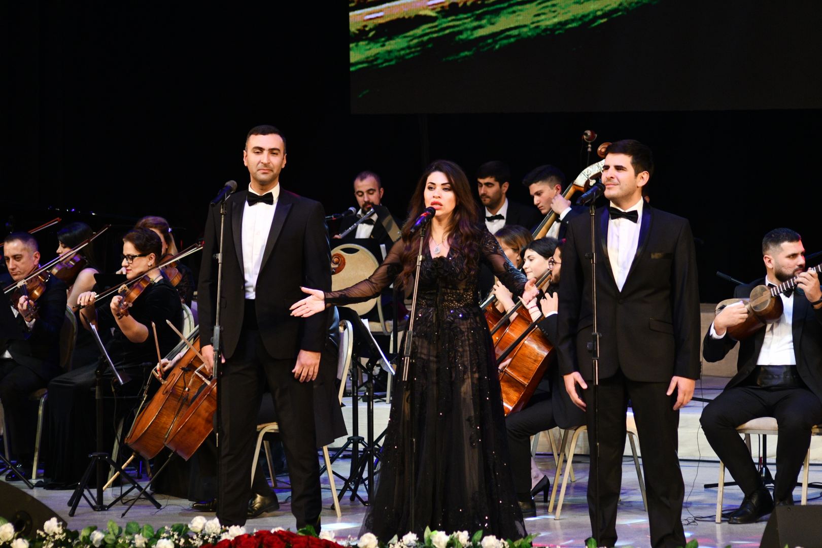 Внучка Шовкет Алекперовой – Шовкет исполняет "Шовкет". 100-летие легендарной певицы во Дворце Гейдара Алиева (ВИДЕО, ФОТО)