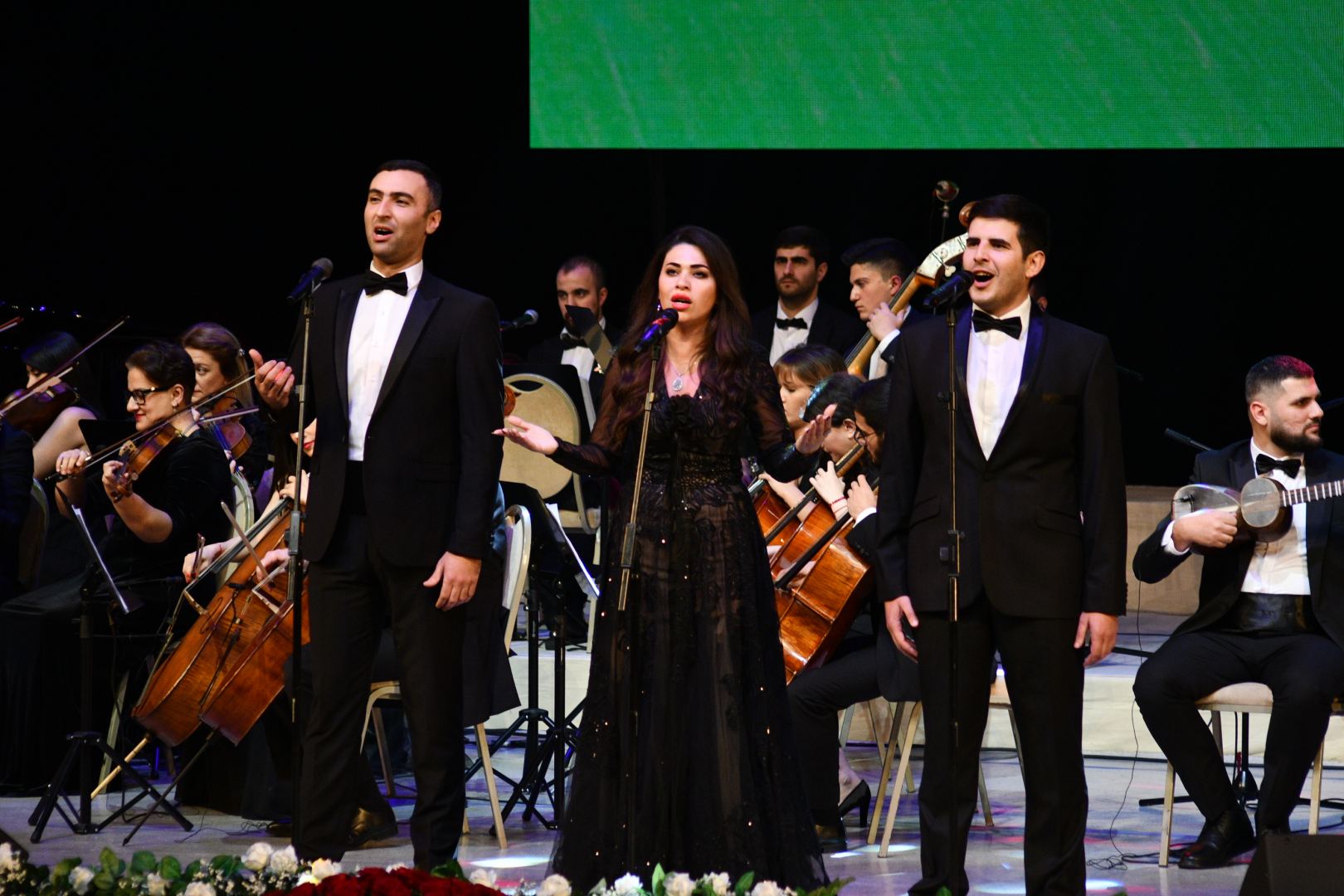 Внучка Шовкет Алекперовой – Шовкет исполняет "Шовкет". 100-летие легендарной певицы во Дворце Гейдара Алиева (ВИДЕО, ФОТО)