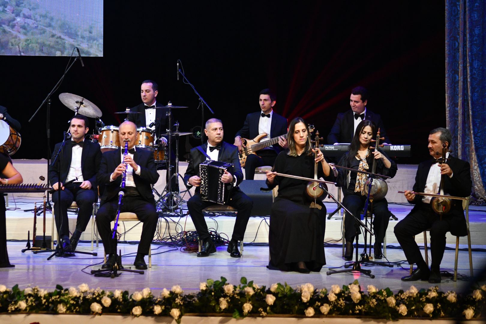 Внучка Шовкет Алекперовой – Шовкет исполняет "Шовкет". 100-летие легендарной певицы во Дворце Гейдара Алиева (ВИДЕО, ФОТО)