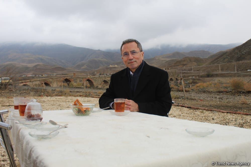 Национальный активист из Южного Азербайджана посетил Худаферинский мост (ФОТО)