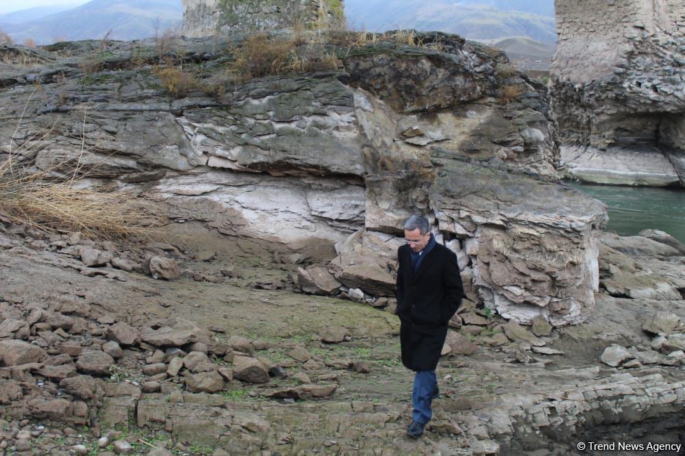 Национальный активист из Южного Азербайджана посетил Худаферинский мост (ФОТО)