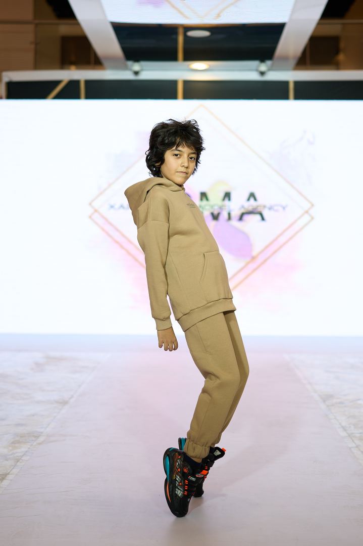 Azerbaijan Fashion Week 2022 – от одеяний кочевников и элегантных хиджабов до волшебной птицы Хумо (ФОТО)