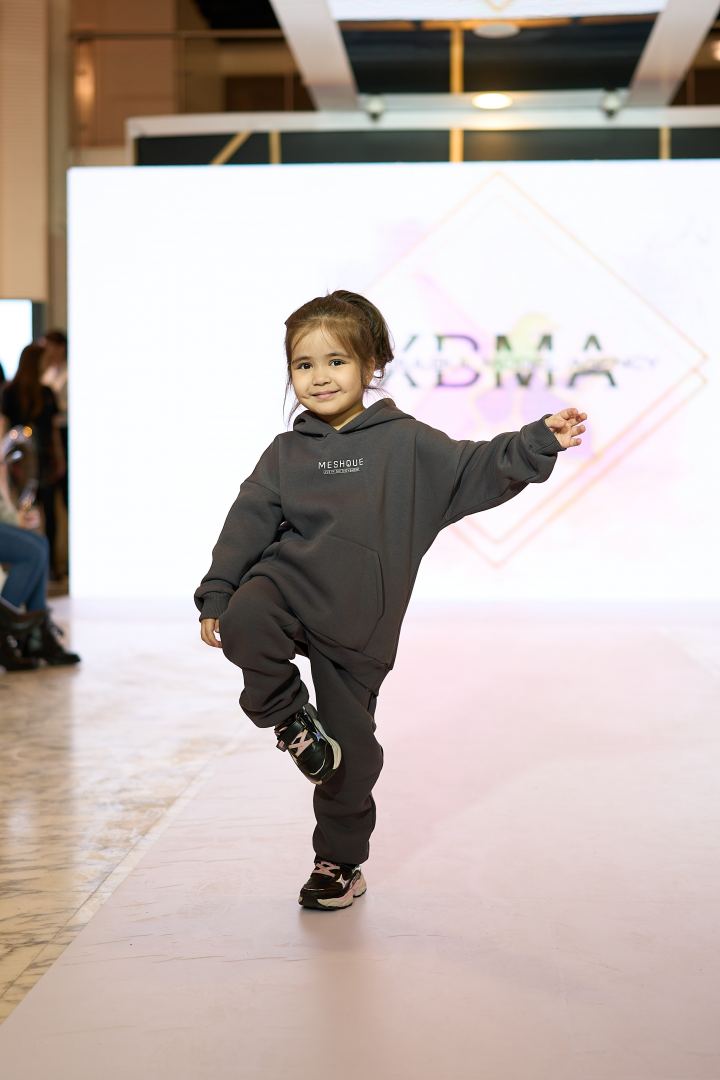 Azerbaijan Fashion Week 2022 – от одеяний кочевников и элегантных хиджабов до волшебной птицы Хумо (ФОТО)