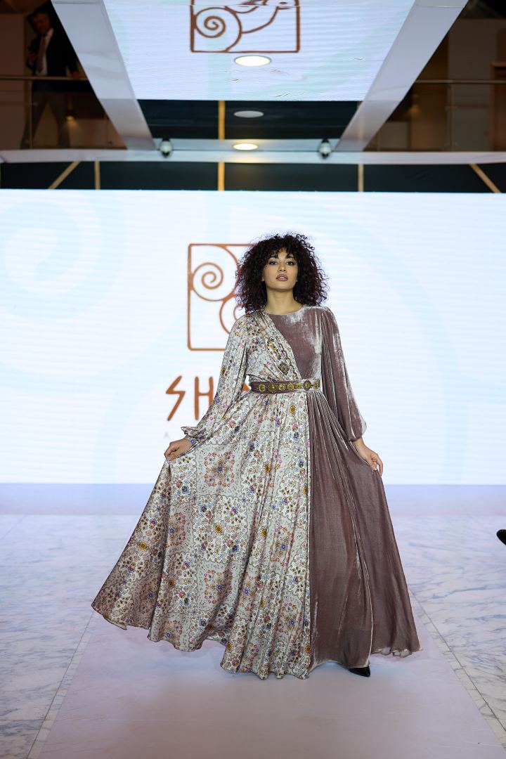 Azerbaijan Fashion Week 2022 – от одеяний кочевников и элегантных хиджабов до волшебной птицы Хумо (ФОТО)
