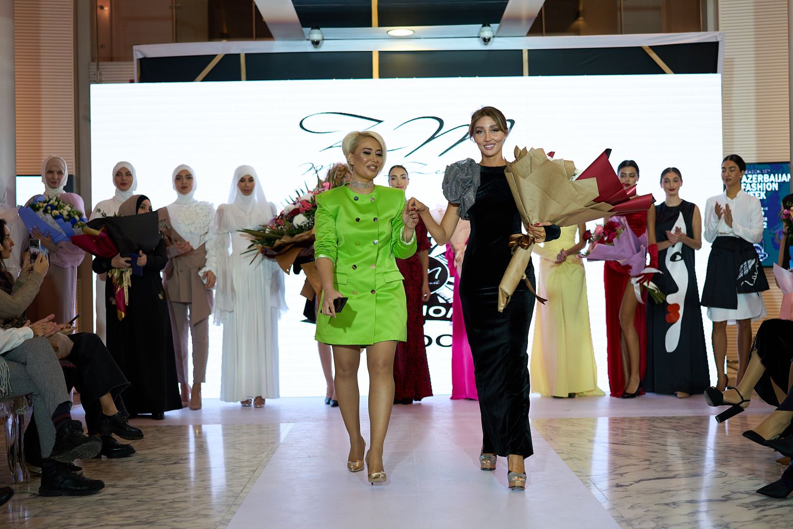 Azerbaijan Fashion Week 2022 – от одеяний кочевников и элегантных хиджабов до волшебной птицы Хумо (ФОТО)