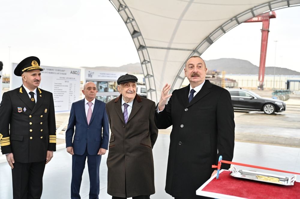 Президент Ильхам Алиев принял участие в церемонии сдачи в эксплуатацию танкера "Академик Хошбахт Юсифзаде" (ФОТО)