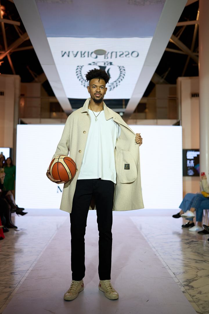 Azerbaijan Fashion Week 2022 - от легионеров и свадебных платьев до адаптивной моды  (ФОТО)