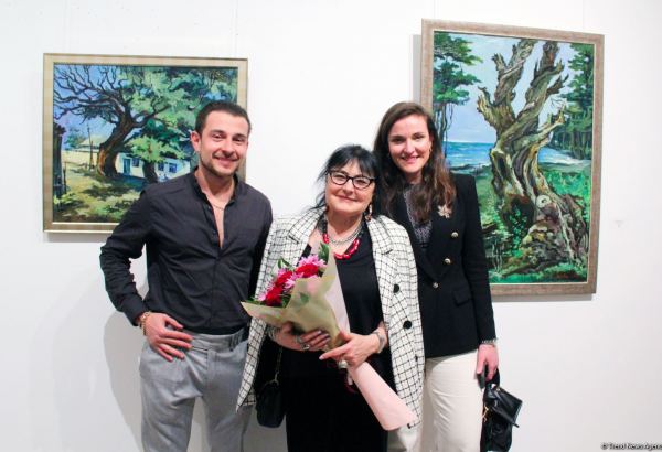 Юбилей с 65-ю цветами палитры! Душа, настроение и характер красочных произведений Наили Ахмедовой (ФОТО)