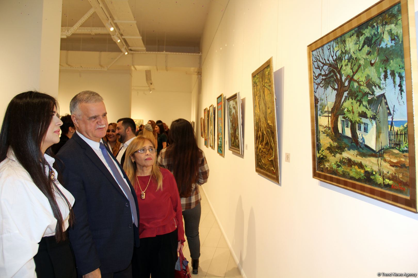 Юбилей с 65-ю цветами палитры! Душа, настроение и характер красочных произведений Наили Ахмедовой (ФОТО)