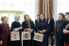 Первый вице-президент Мехрибан Алиева ознакомилась с выставками произведений изобразительного и декоративного искусства в городе Туркменбаши (ФОТО/ВИДЕО)