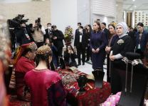Первый вице-президент Мехрибан Алиева ознакомилась с выставками произведений изобразительного и декоративного искусства в городе Туркменбаши (ФОТО/ВИДЕО)