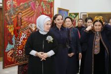 Первый вице-президент Мехрибан Алиева ознакомилась с выставками произведений изобразительного и декоративного искусства в городе Туркменбаши (ФОТО/ВИДЕО)