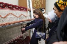 Первый вице-президент Мехрибан Алиева ознакомилась с выставками произведений изобразительного и декоративного искусства в городе Туркменбаши (ФОТО/ВИДЕО)