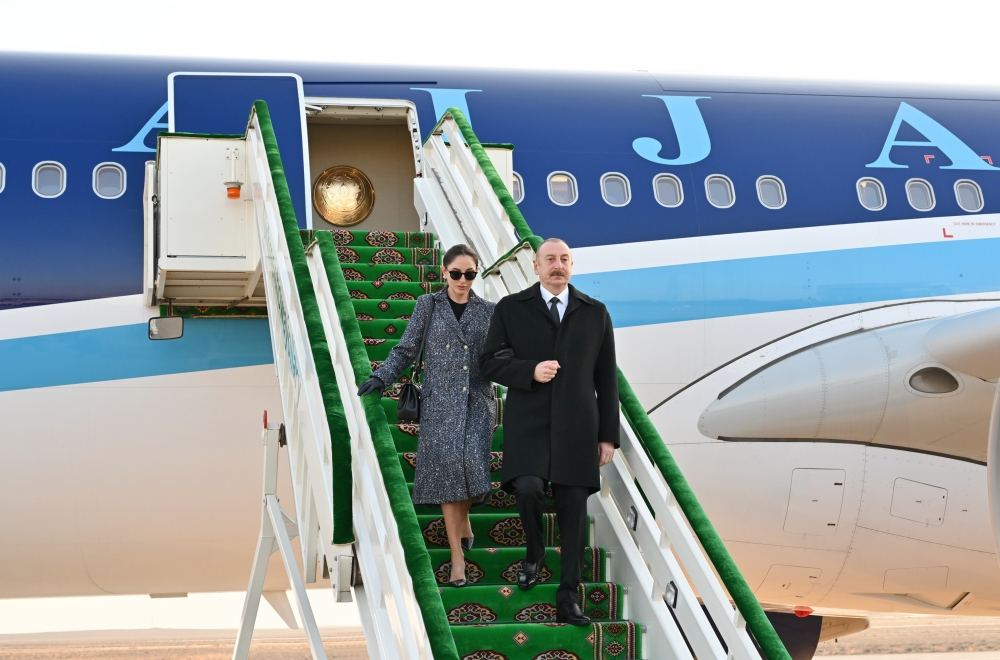 Президент Ильхам Алиев и Первая леди Мехрибан Алиева прибыли с визитом в Туркменистан (ФОТО/ВИДЕО)