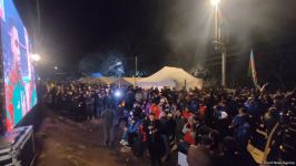 Участники акции протеста и миротворцы вместе посмотрели футбольный матч Хорватия-Марокко (ФОТО/ВИДЕО)