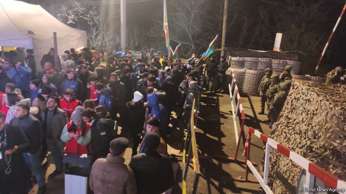 Участники акции протеста и миротворцы вместе посмотрели футбольный матч Хорватия-Марокко (ФОТО/ВИДЕО)