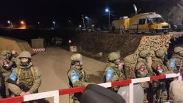 Участники акции протеста и миротворцы вместе посмотрели футбольный матч Аргентина-Франция  (ФОТО/ВИДЕО)