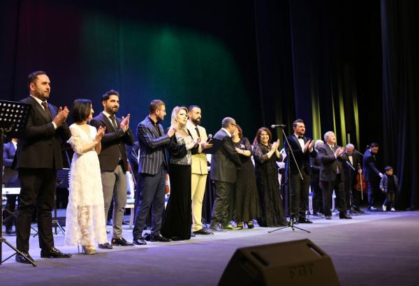 В Гяндже прошел эстрадный концерт в честь 100-летия Рауфа Гаджиева (ФОТО)