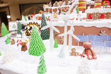 Состоялось официальное открытие NARGIS CITY -  инсталляция c более 100 кг пряничного теста (ВИДЕО, ФОТО)