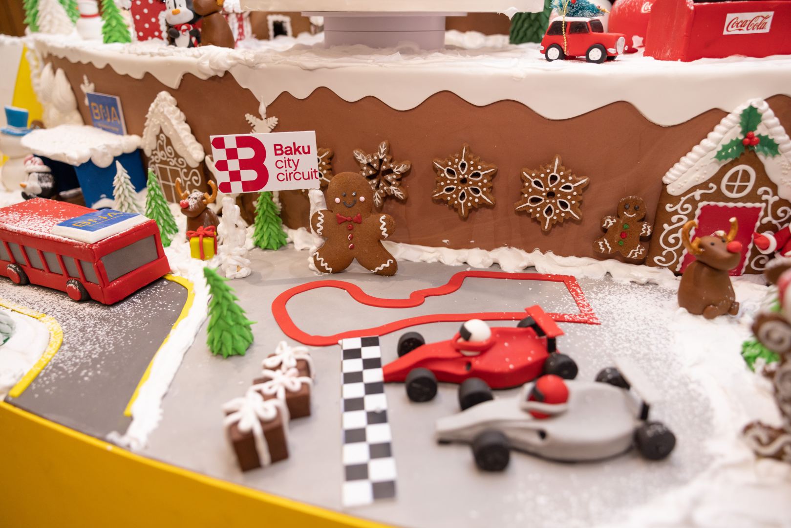 Состоялось официальное открытие NARGIS CITY -  инсталляция c более 100 кг пряничного теста (ВИДЕО, ФОТО)